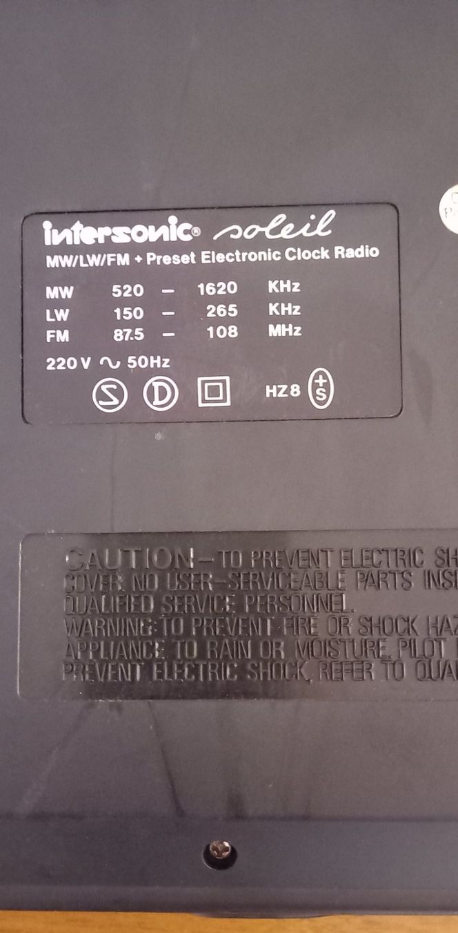 Radio: Intersonic soleil Clock Radio. 9fr Versand – Usato da Fahrweid venduto da SMILE.5 2