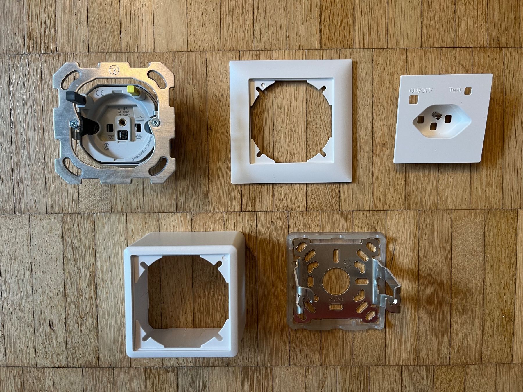 ABB Fiches d'alim.: Sidos Steckdose T23 AP oder UP – Neuf (Voir description) à bern par sanducci 1