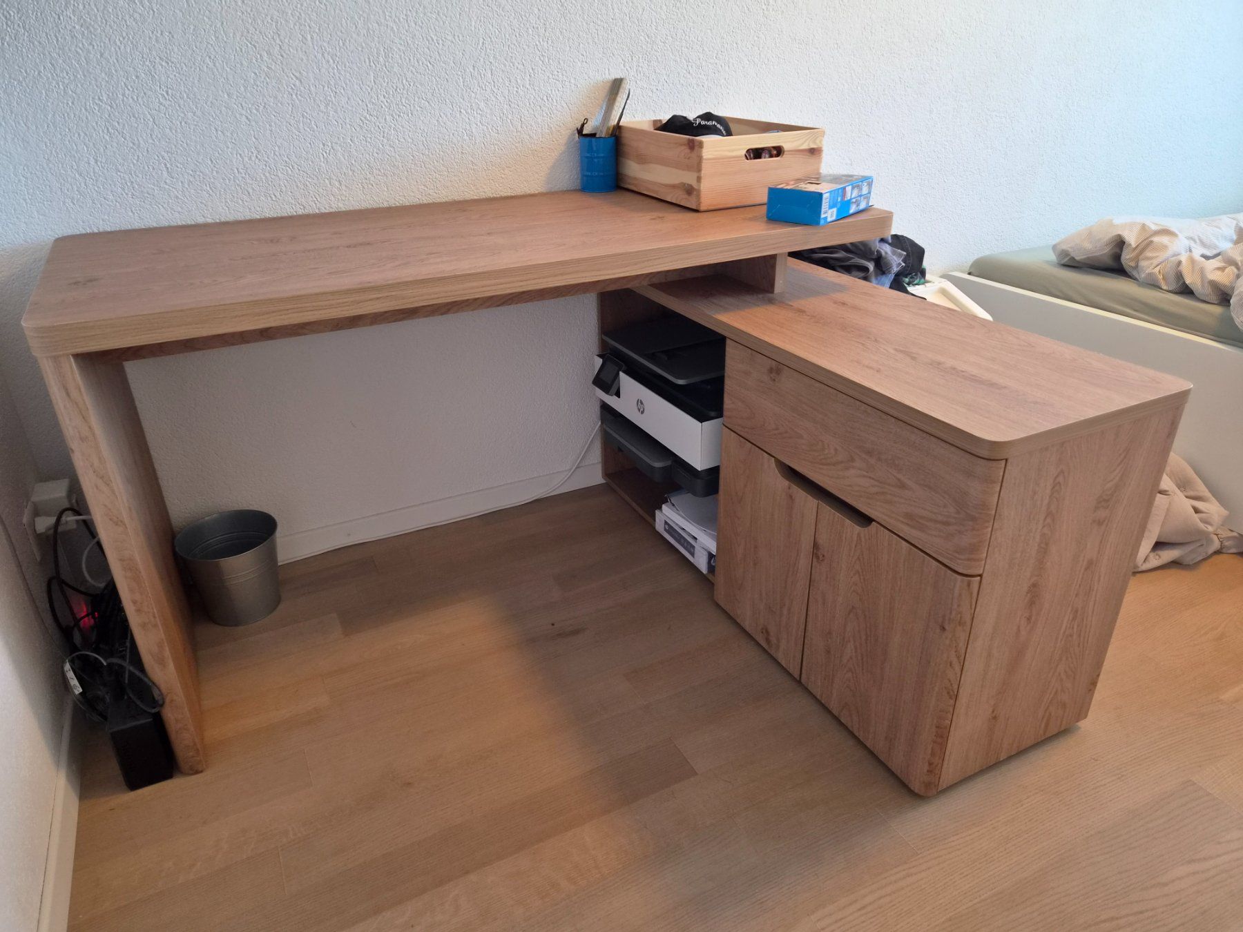 Bureaux: Eckschreibtisch Eichefarbe – D'occasion à Berikon par flokroni1988 2