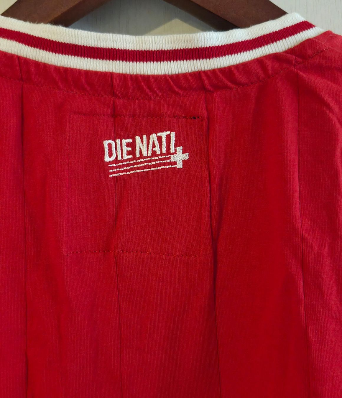 T-shirt: Schweiz-Shirt (Grösse L) – Usato da Zürich venduto da wile_coyote 4