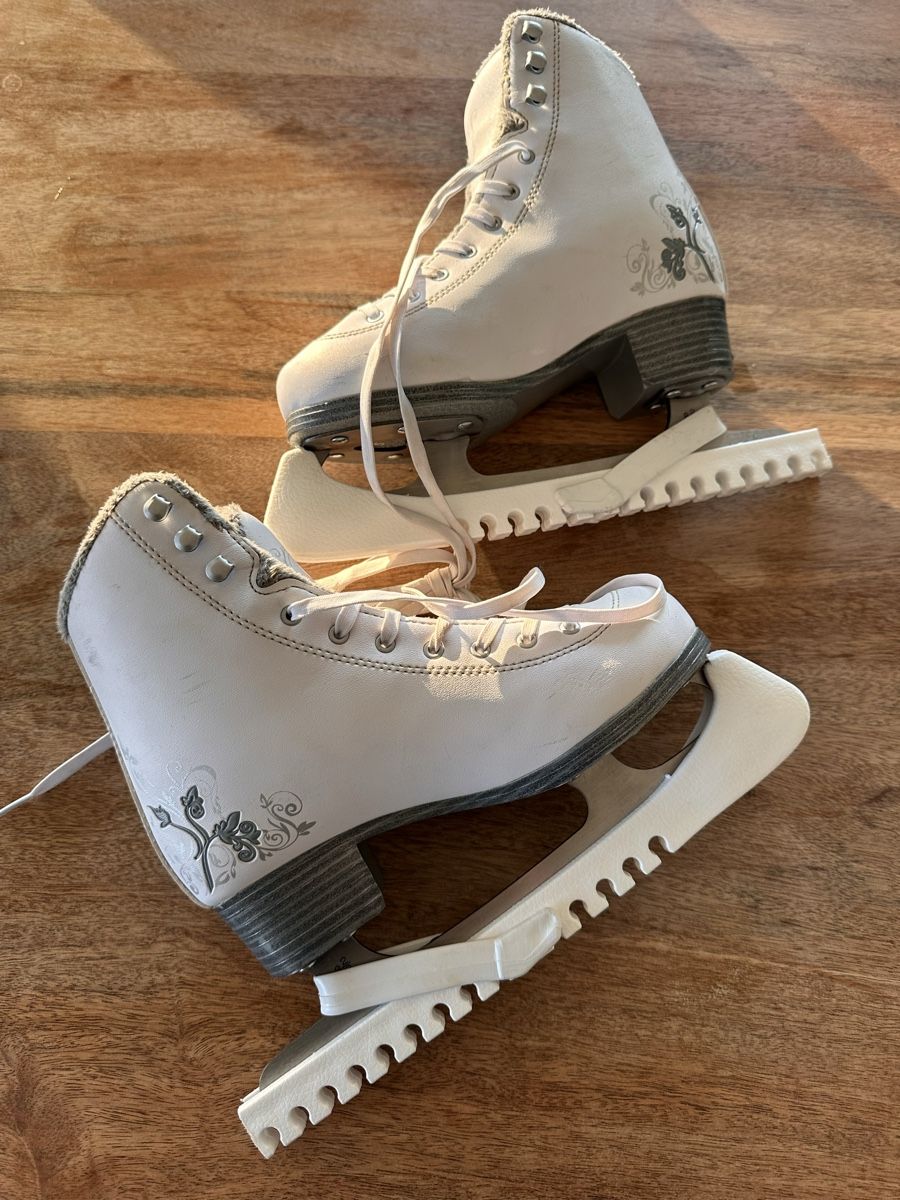 Pattini da ghiaccio: Schlittschuhe Rollerblade Gr. 35 – Usato da Lenzburg venduto da selabella 1
