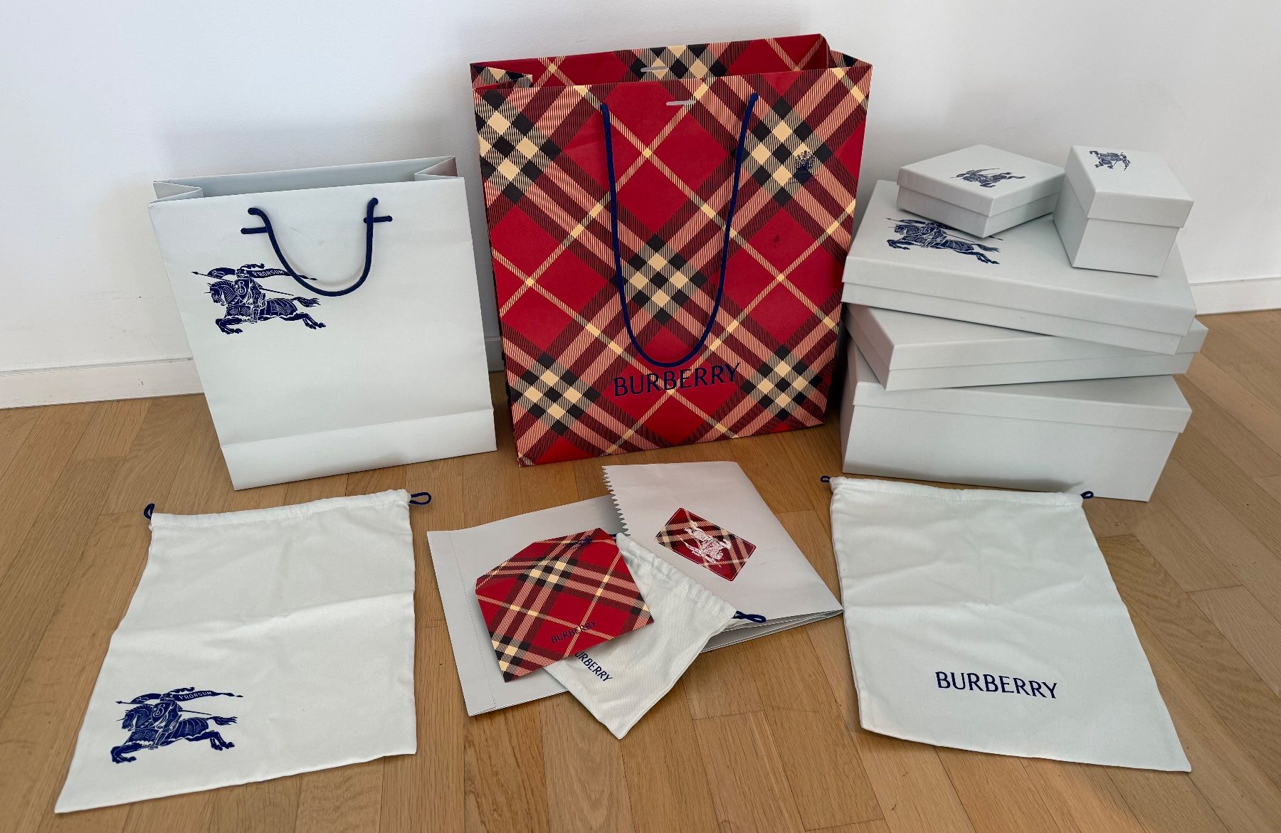 Burberry Altro in Decorazioni & Accessori: Original Burberry Geschenkboxen Set – Usato da Basel venduto da Rouge.