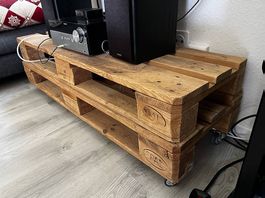 TV Möbel / Lowboard aus Europaletten  Holz, Rollen, 120 cm