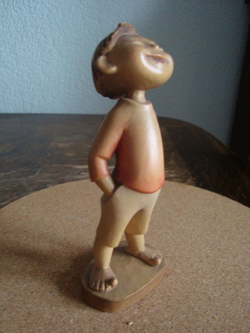 Figuren: Statuette en bois (garçon rieur) – Gebraucht aus Fribourg von ruswil007 1