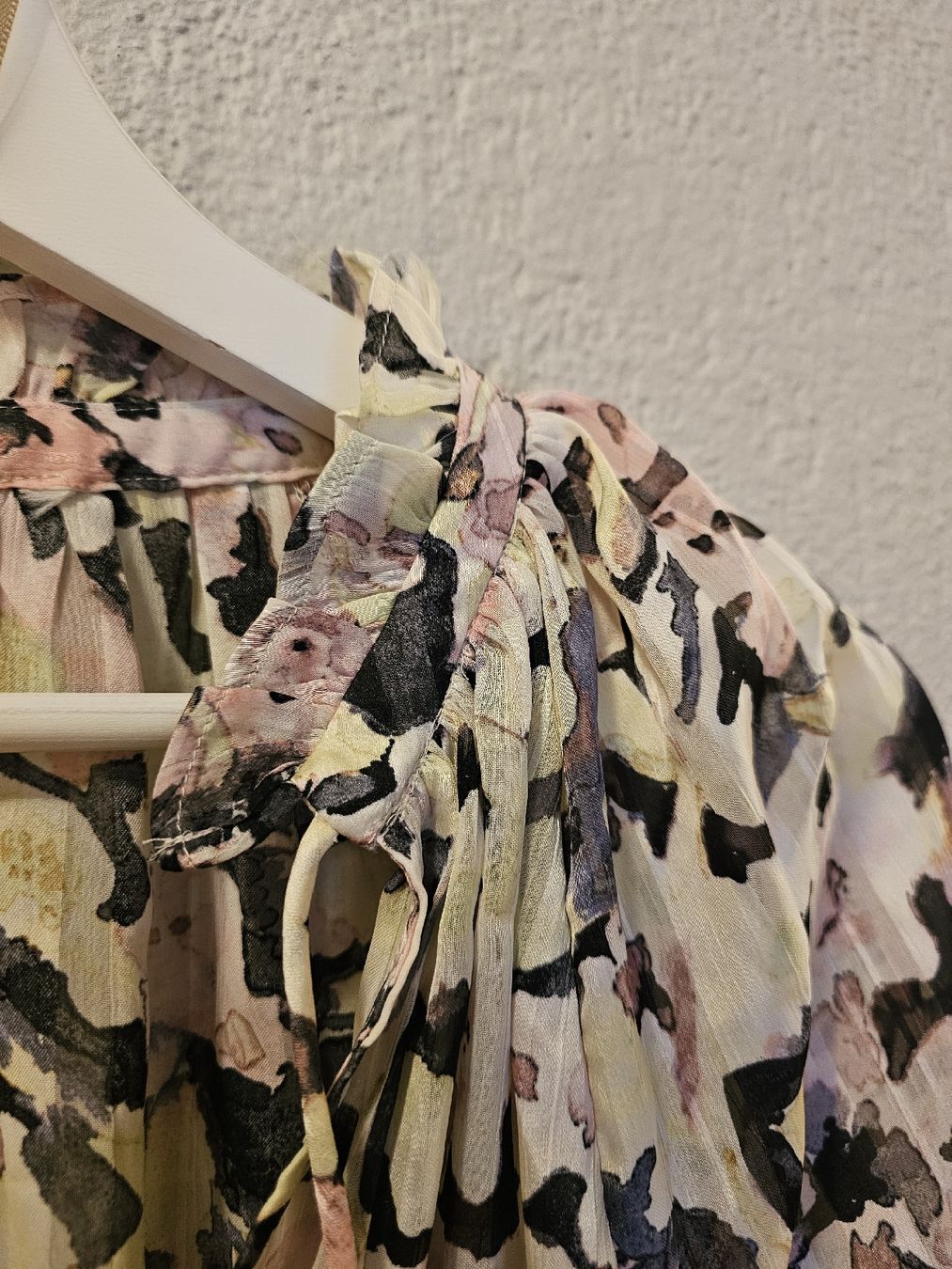 H&M Camicette: Luftige Sommer Bluse mit Blumenmuster, Grösse 38 – Nuovo (secondo la descrizione) da Bern venduto da Oscarella 2