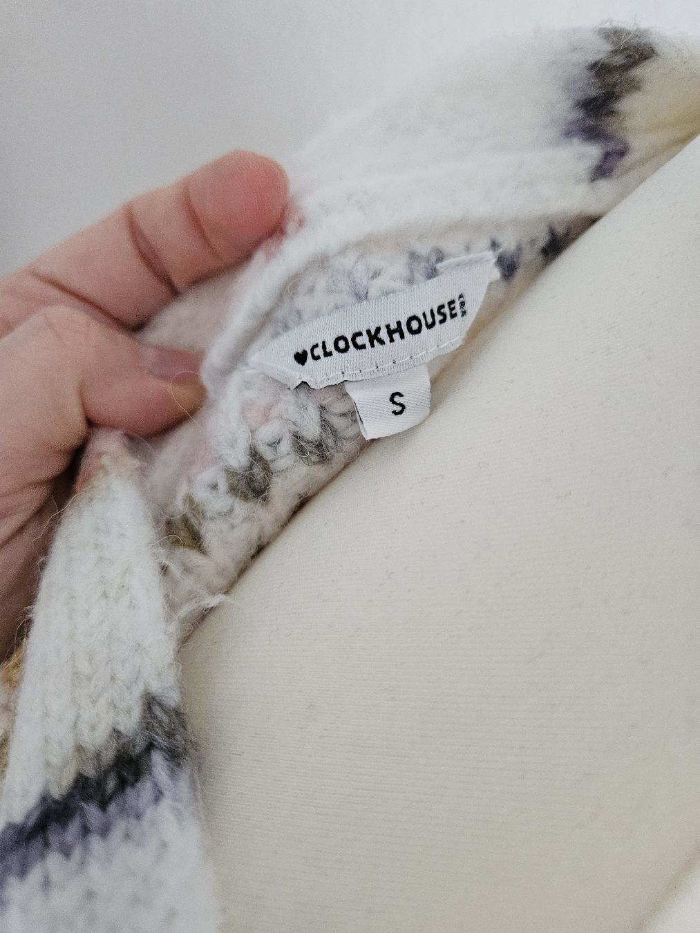 Pullover & Sweatshirts: Strickjacke Grösse S – Gebraucht aus Bülach von Recherchieren 2