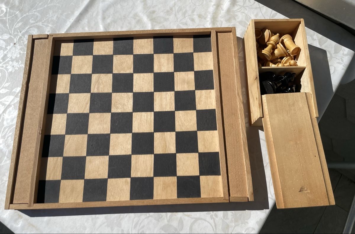 Jeux: Jeu d’échecs et de dames  – D'occasion à Biel/Bienne par Galaq 2