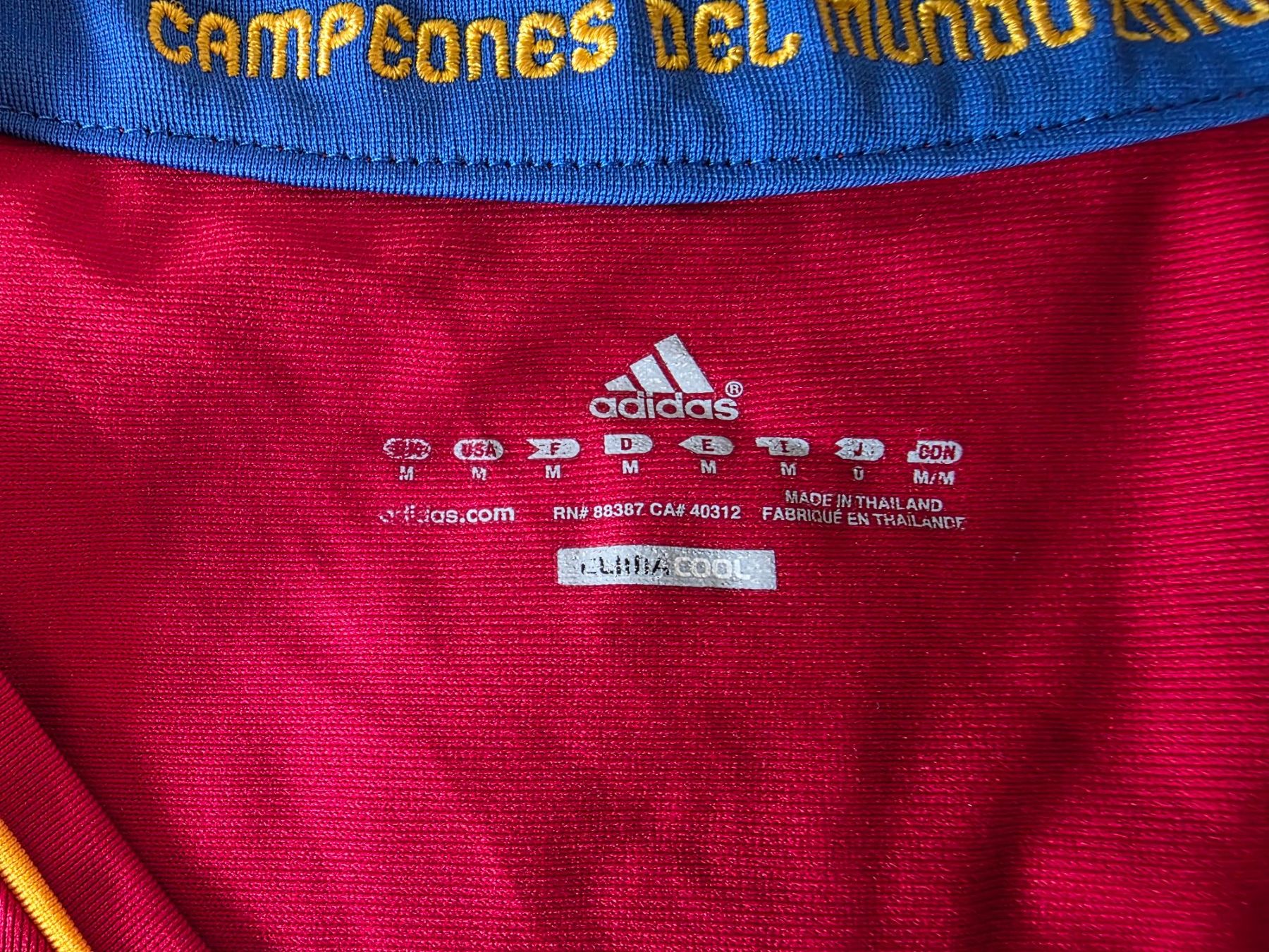Adidas Canottiere & Pantaloni: SPANIEN 2010 TRIKOT WM-SIEGER PATCH M – Usato da Lüchingen venduto da Jersey_Time 2