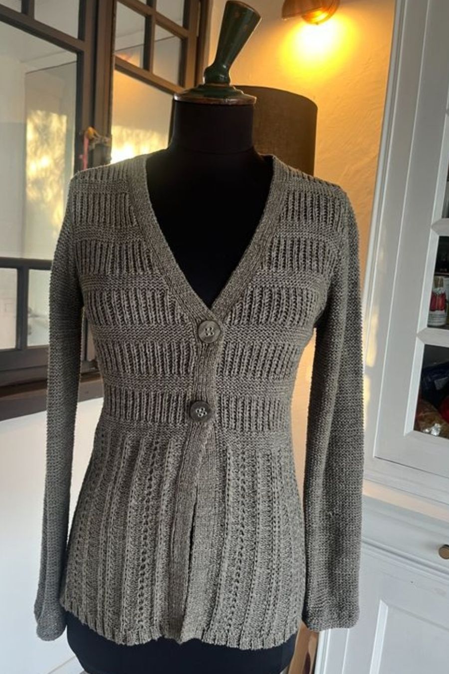 Giacche: Strickjacke oliv Gr. S – Usato da Lyss venduto da Urma5 2