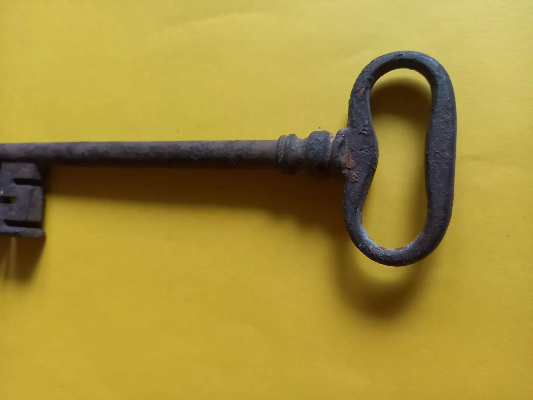Chiavi: Clef ancienne en fer forgé – Usato da Rossens FR venduto da Souris1 1