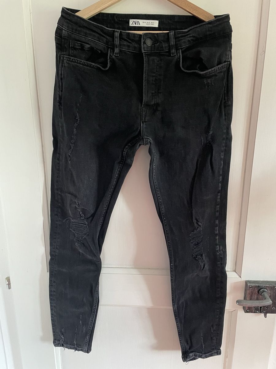 Zara Jeans: Jean Zara noir troué taille 32 – Nuovo (secondo la descrizione) da Bure venduto da Nono22x