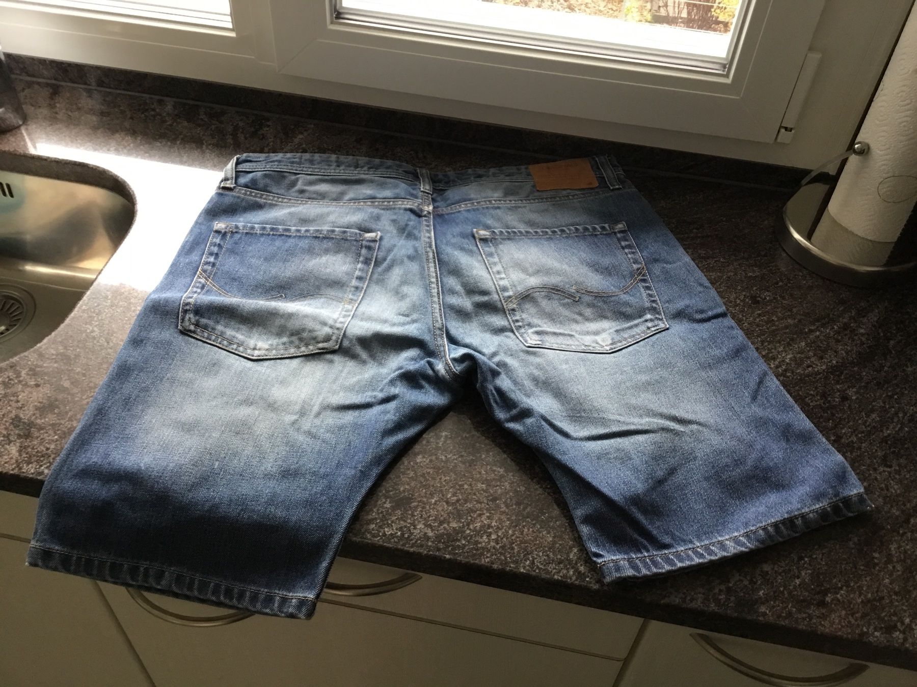 Jack & Jones Jeans: Kurze Herren Jeans Jack & Jones Gr.35 – Usato da Würenlos venduto da Starceve