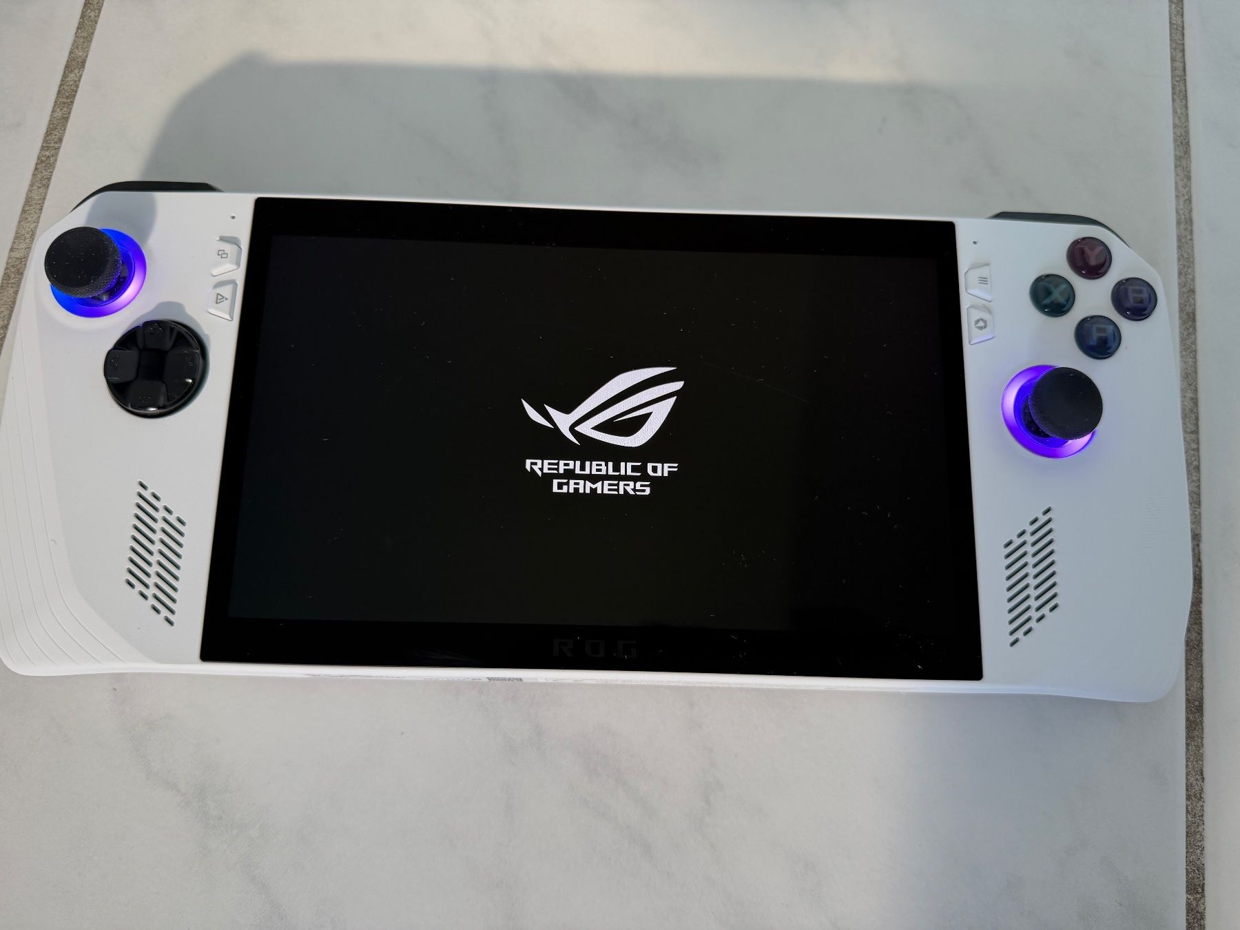 Asus Konsolen: Asus Rog Ally Gaming Handheld Konsole Modell RC71 – Gebraucht aus Wiesendangen von dan_9pfw 2