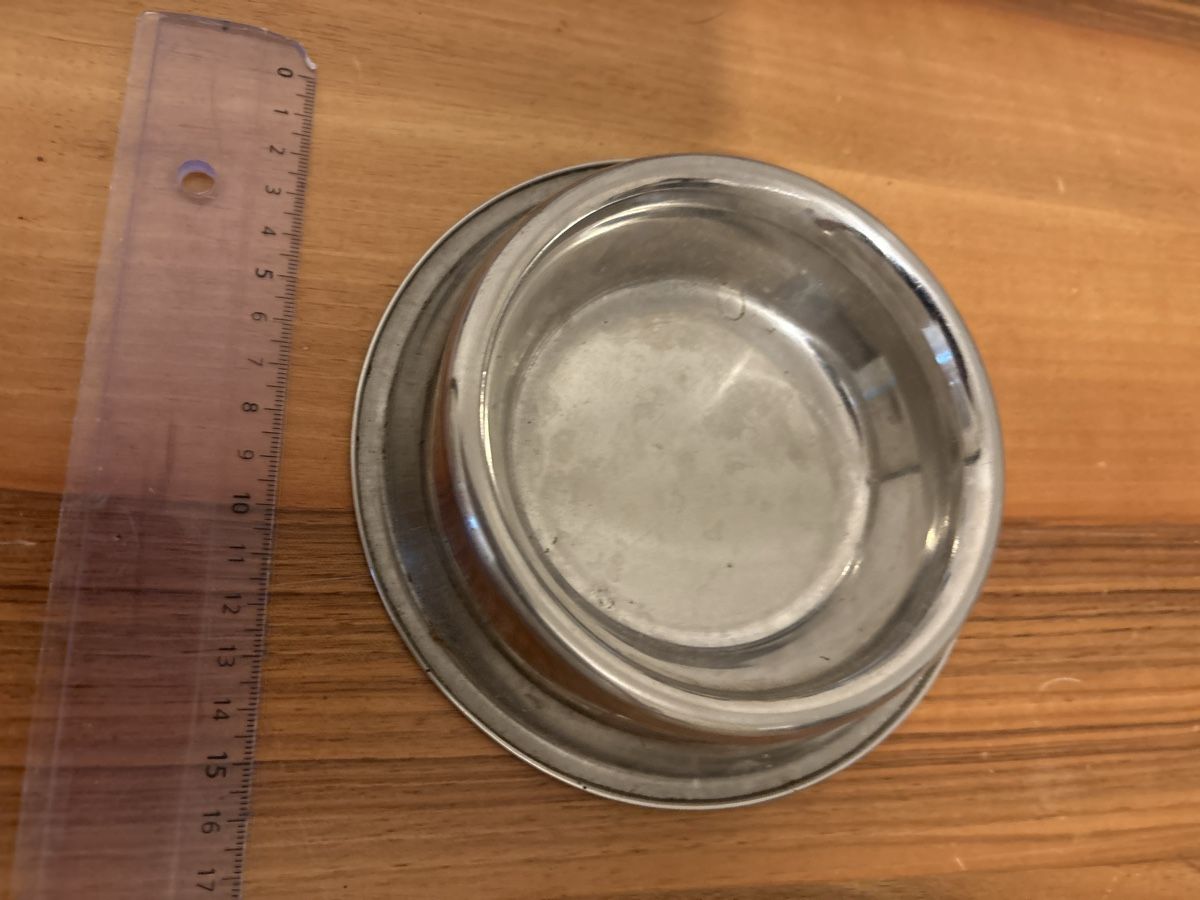 Ciotole: Futternapf Edelstahl 13cm Durchmesser gebraucht – Usato da st.gallen venduto da Garagen_Verkauf