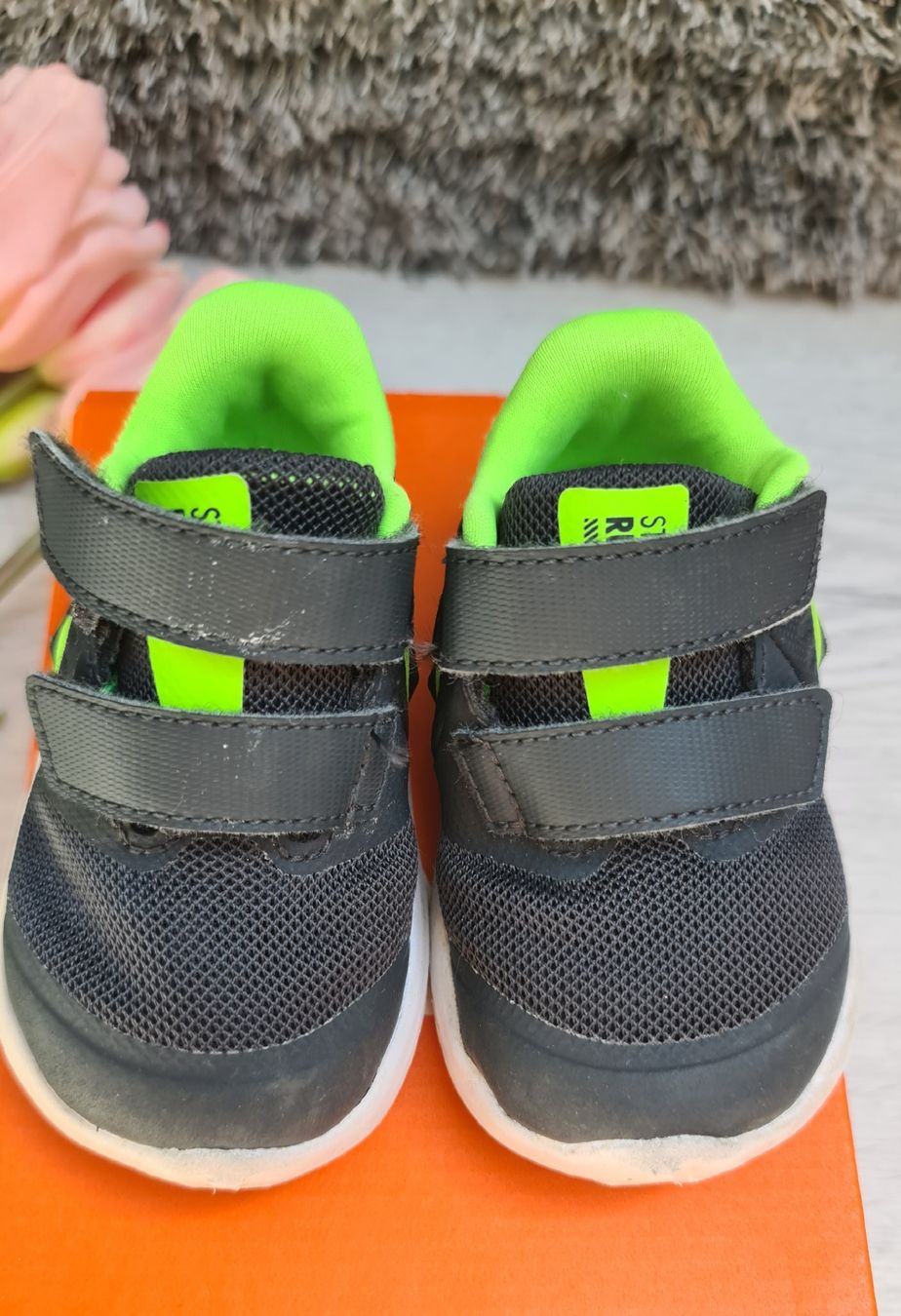 Nike Scarpe per ragazzi: Nike Schuhe Gr. 19.5, originalverpackt – Usato da Zufikon venduto da Dadulka79 1