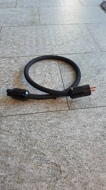 Cavi: Netzkabel High End  Abschirmung 2.5 10A – Usato da Uznach venduto da Brandaoleao