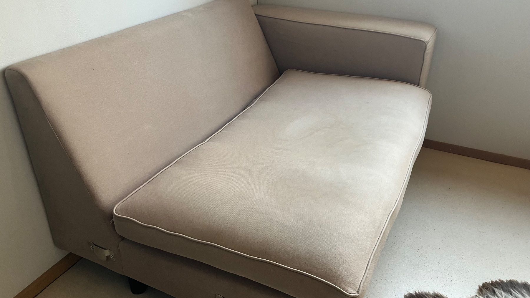 Divani: Kleines Sofa abzugeben – Usato da Schaffhausen venduto da rietapakita 1