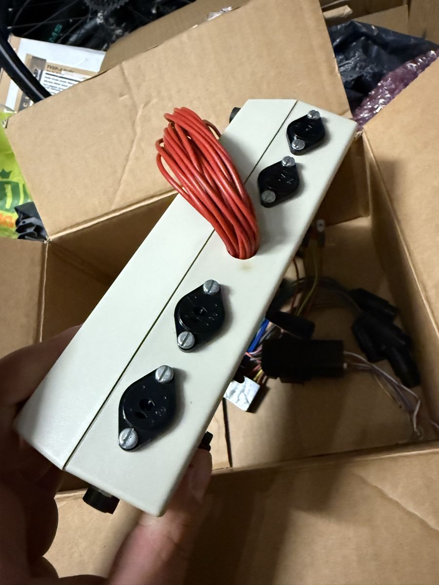 Composants électroniques: Bedienpanel Audio Steuerung mit Kabelbaum gebraucht – D'occasion à Oensingen par aziri123 7