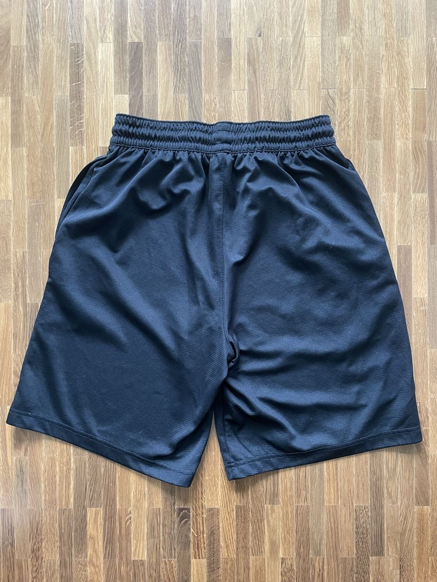 Nike Pantalons: NIKE shorts Medium – D'occasion à Zürich par Anil_sag 1