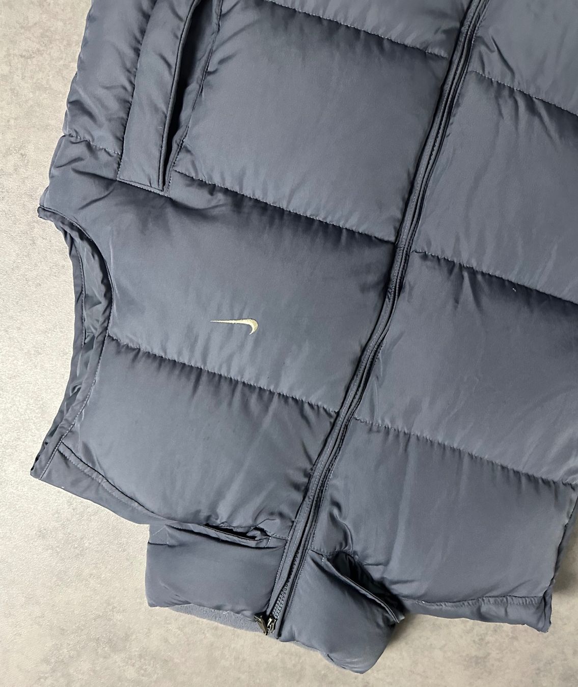 Gilet & Giacche: Nike Daunenweste Grösse M – Usato da Wolfhalden venduto da GodzillaArchive 1
