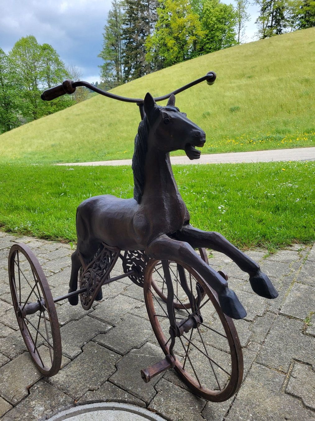 Tutte le decorazioni: Antikes Pferd-Dreirad, um 1920, Dekoration oder Requisit – Usato da Langnau i. E. venduto da Foodmaster 2