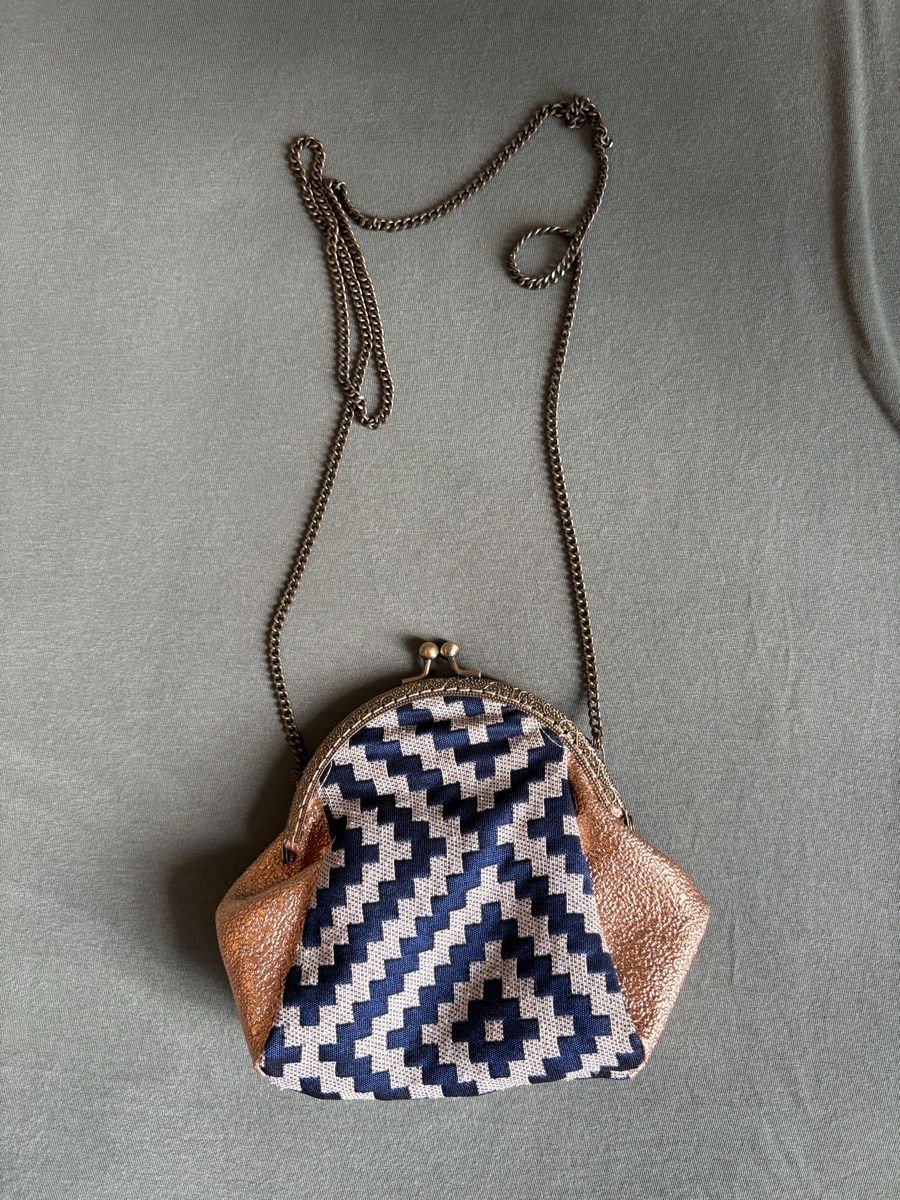 Sonstige Kleidung & Accessoires: Pochette à motifs  – Neu (gemäss Beschreibung) aus Genève von Bouux
