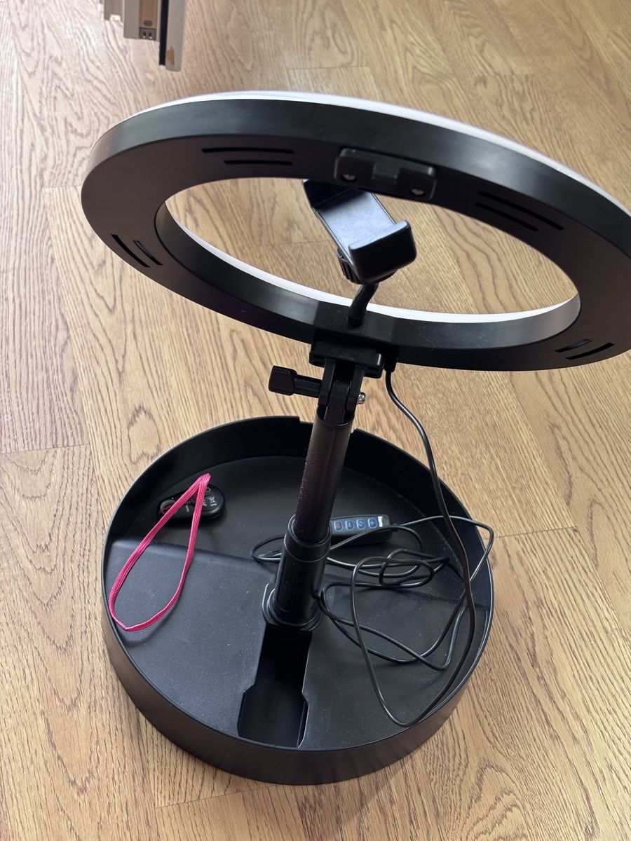 Lampade: Ring Light with Phone Holder - Perfect for Spring Content C – Nuovo (secondo la descrizione) da Wohlen AG venduto da Ron_0011 1
