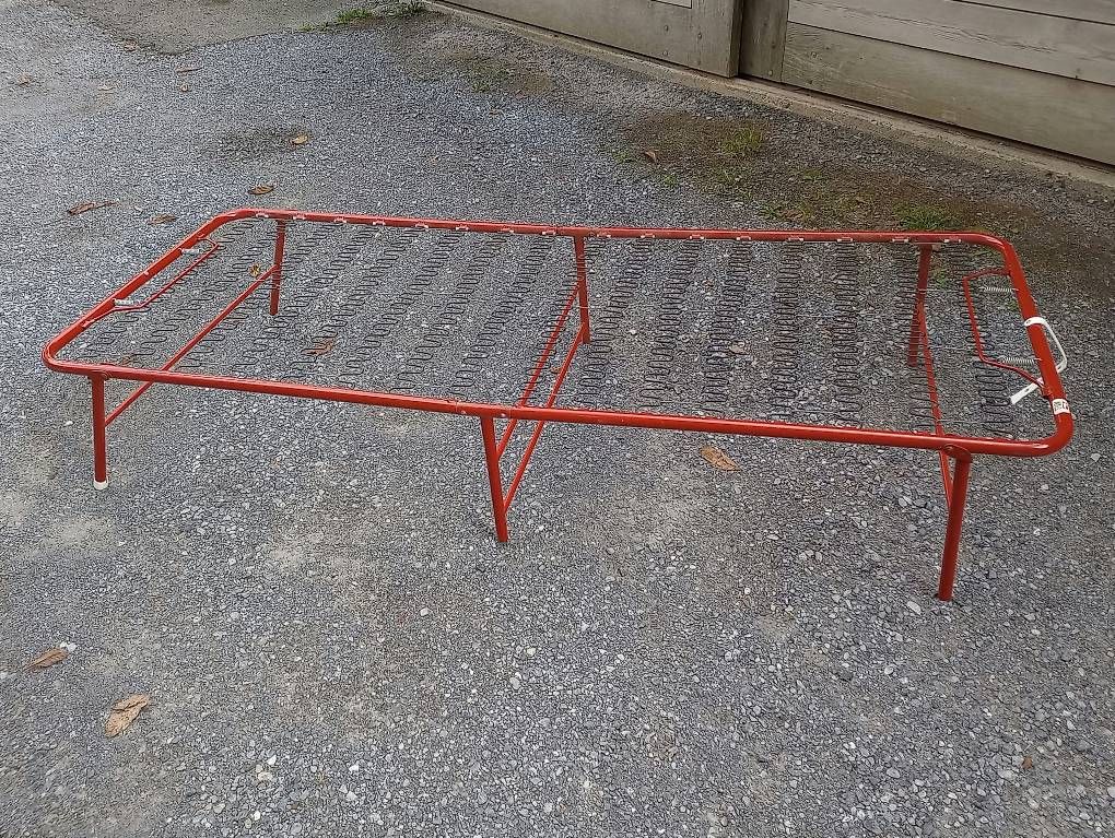 Letti: Klappbett aus Metall – Usato da Zürich venduto da DonikaI