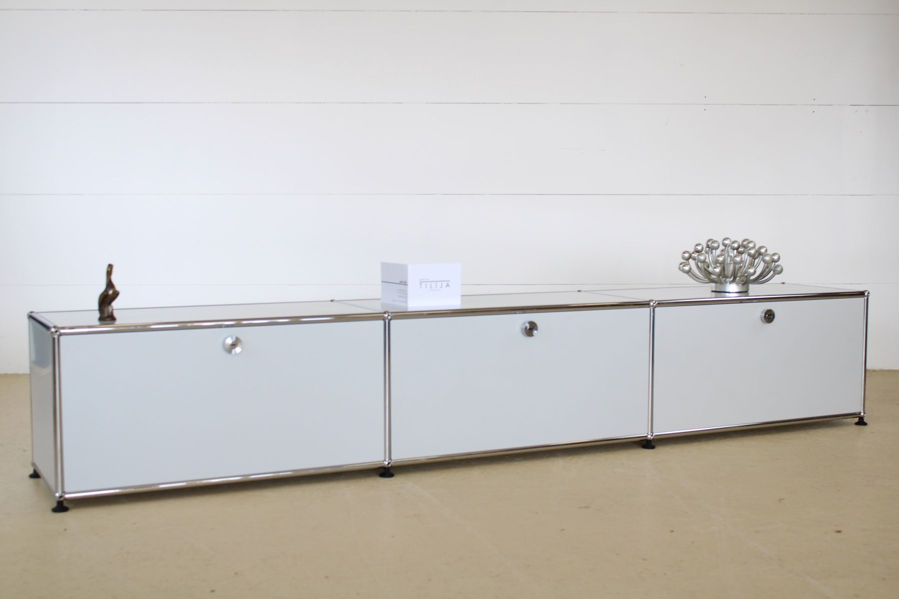 USM Cassettiere: USM Lowboard  Lichtgrau – Usato da Meinisberg venduto da atelier_TILIJA