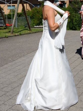 Robes: Hochzeitskleid Gr. 38 – D'occasion à Zäziwil par blackpearl 3