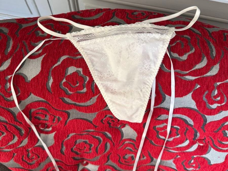 Lise Charmel Sonstige Unterwäsche: Lise Charmel String / neu! / Gr. M – Neu und originalverpackt aus Olten von ale_nb2x