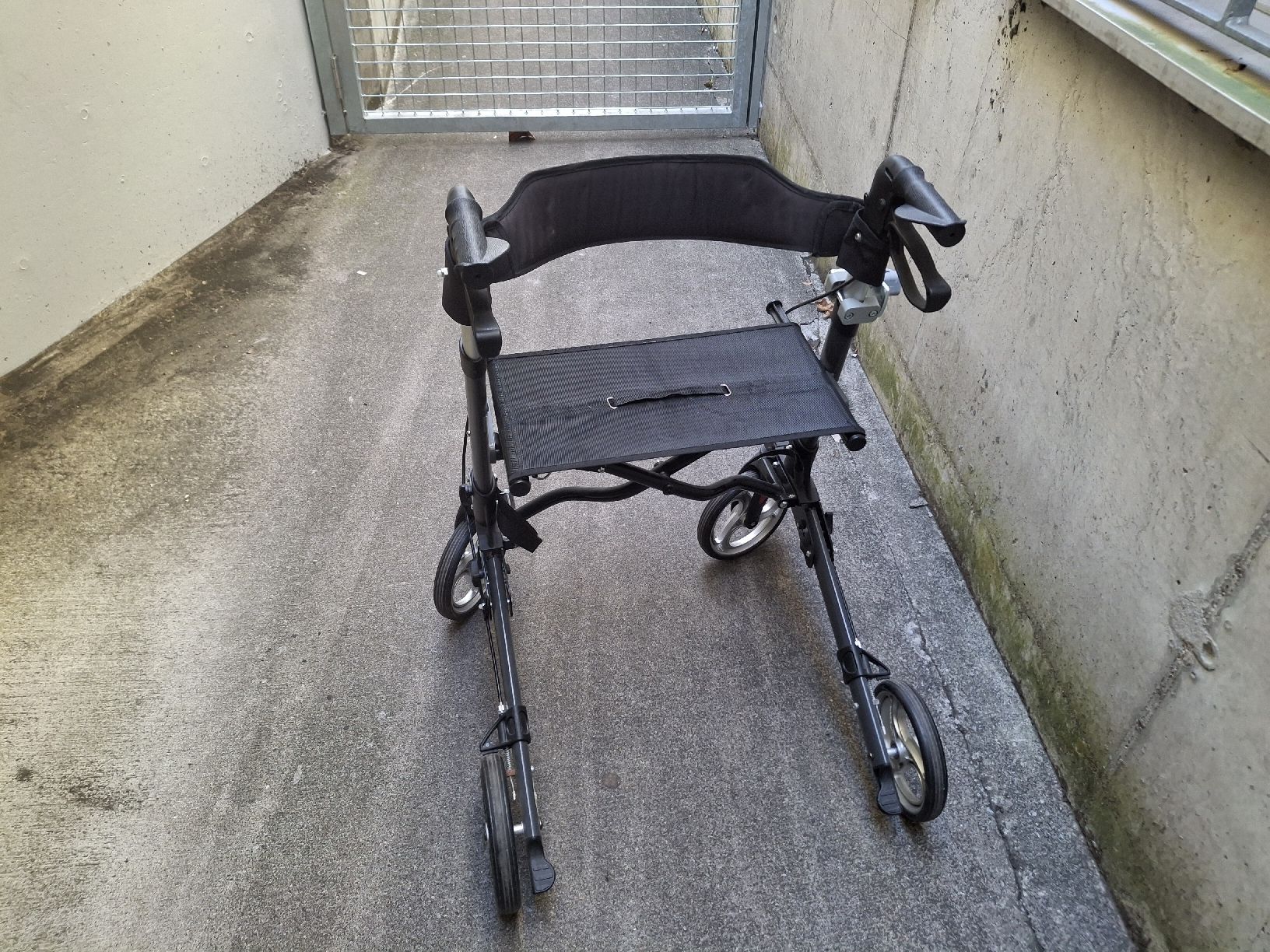 Ausili per la deambulazione: Rollator, Gehhilfe Walzvital – Usato da Fislisbach venduto da HurtiBrocki 2