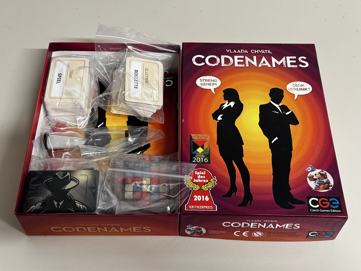 Giochi: Codenames Brettspiel VLADA CHVÁTIL NEU & Originalverpackt  – Nuovo e nell'imballaggio originale da Zürich venduto da Nobs1 1