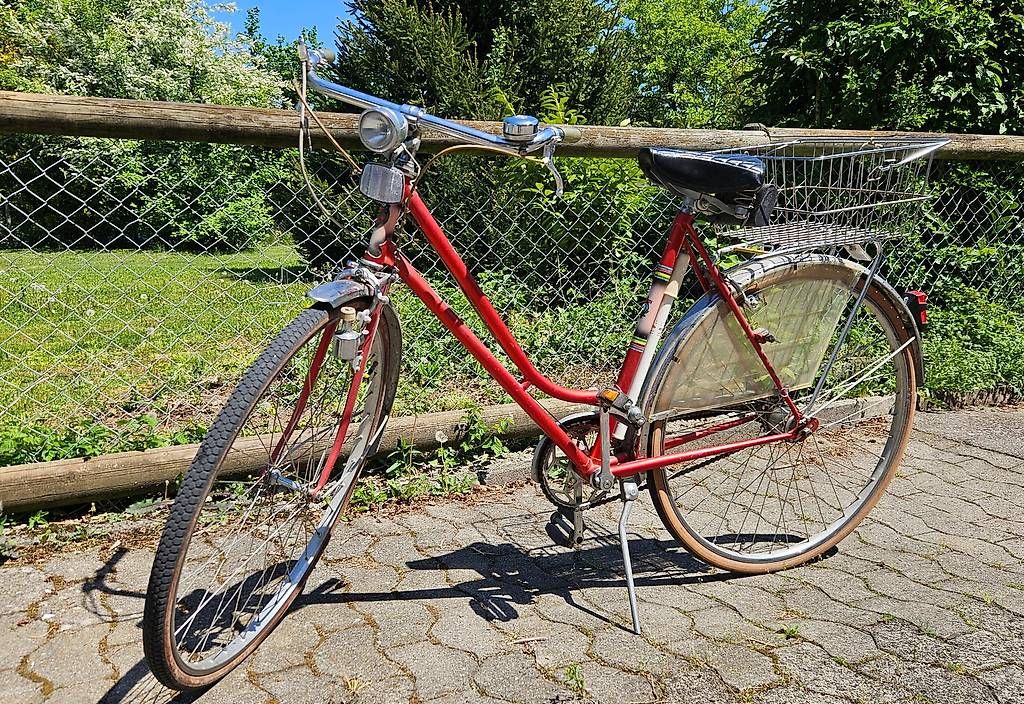 Biciclette: Vintage Damenvelo rot – Usato da Henau venduto da Telesto