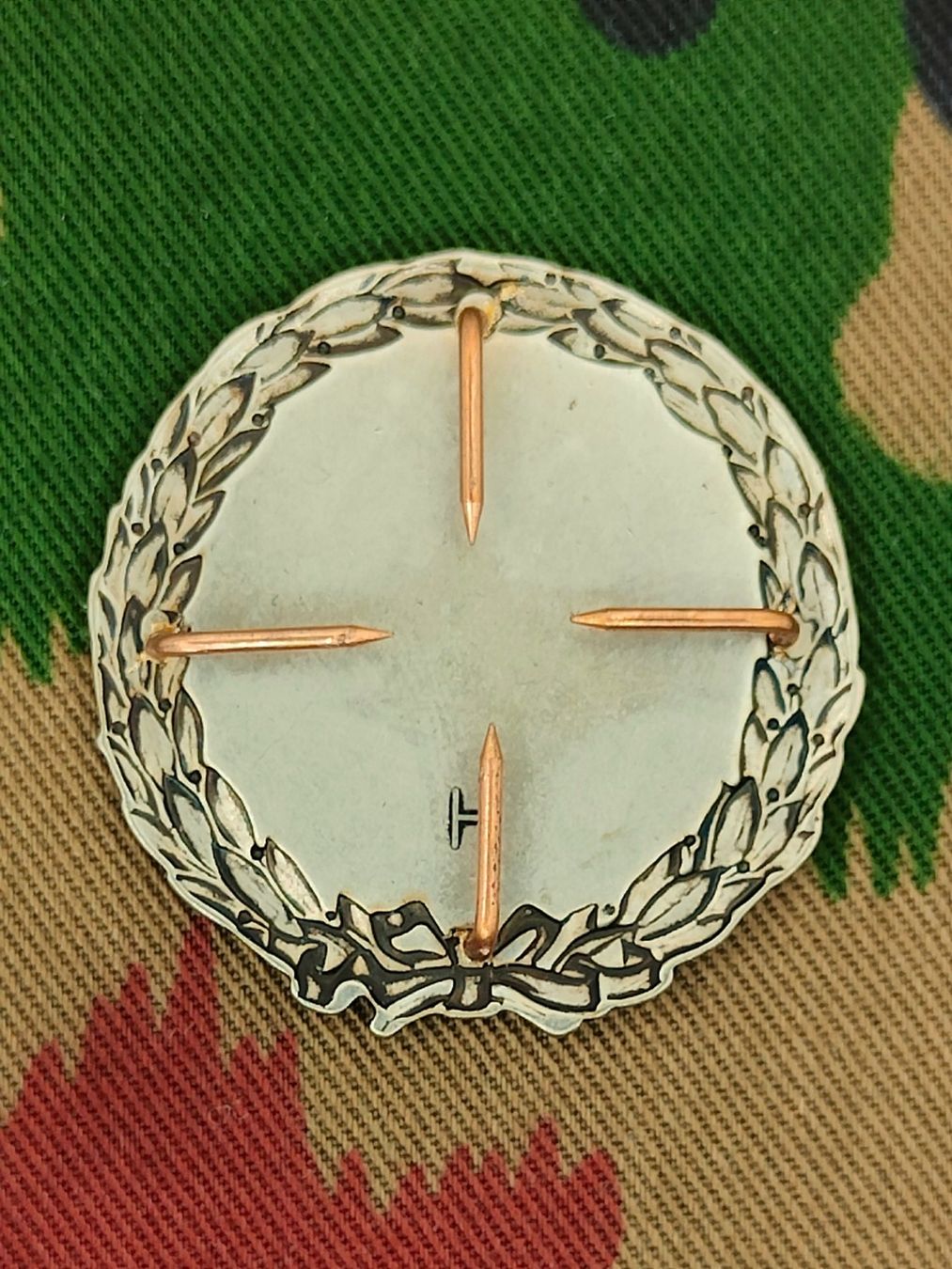 Schweizer Armee Placchette & Badge: Brusttaschenanhänger Emblem Truppenbuchhalter – Usato da Bauma venduto da SwissMilitaria 1