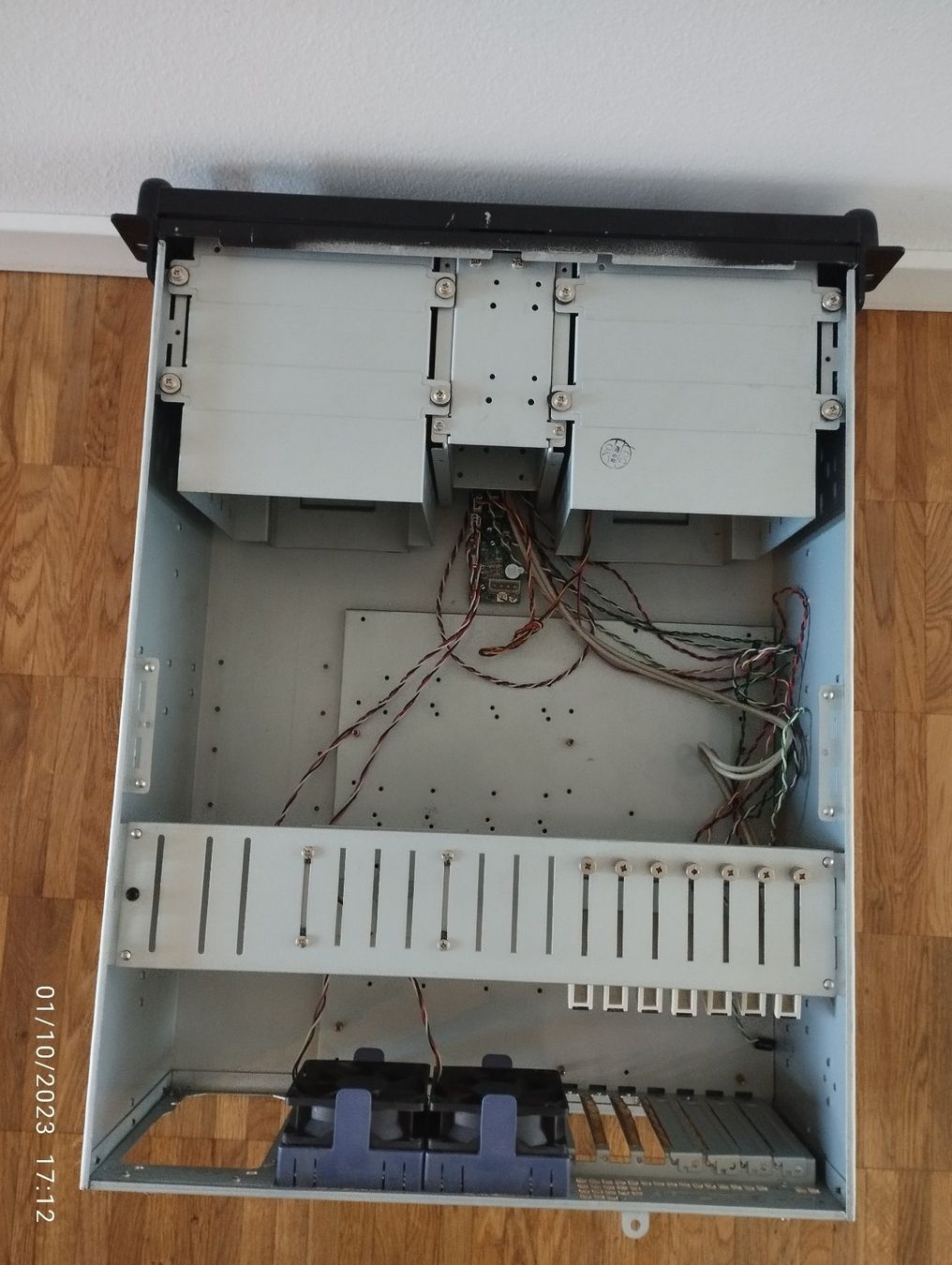 Gehäuse: Compucase S4UT6 19 Zoll Rack Gehäuse – Gebraucht aus Bülach von  3