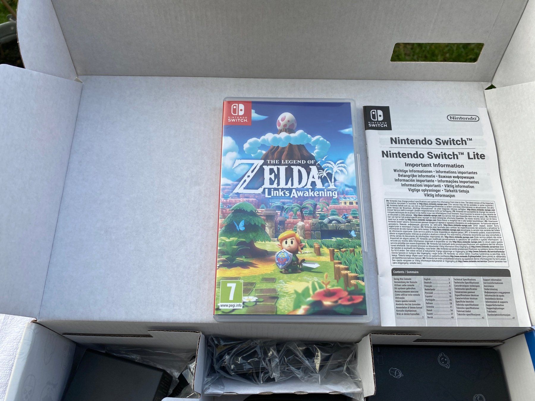 Nintendo Konsolen: Nintendo Switch - Fortnite Special Edition – Gebraucht aus Zufikon von  1
