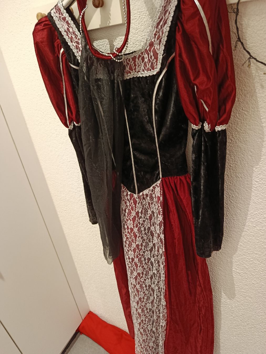 Costumi: schönes Mittelalterkleid Grösse M – Usato da Wattwil venduto da sunicheyenne 1