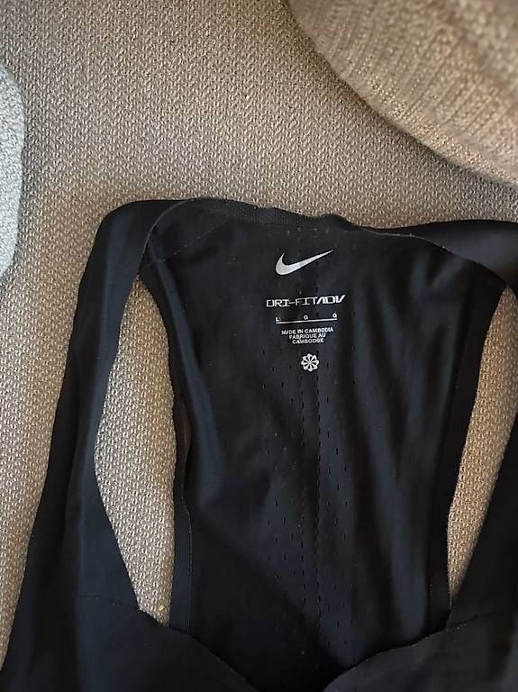 T-shirt: Nike Running Aeroswift Top Size L – Usato da Zürich venduto da von_sj9s 1