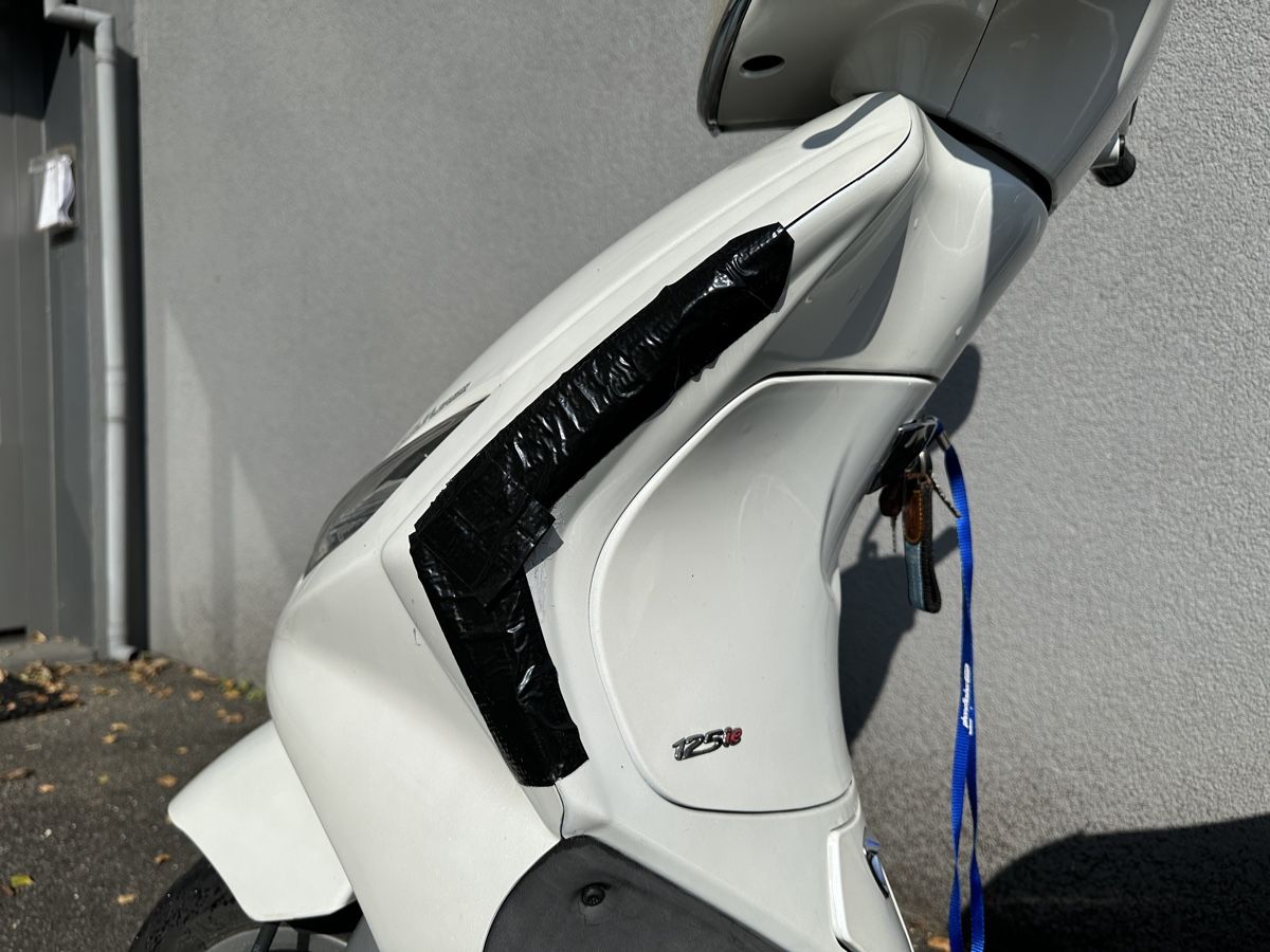 Piaggio Scooter: Piaggio Roller Fly 125cc weiss mit Topcase gebraucht – Usato da Binningen venduto da pmo_66z8 4