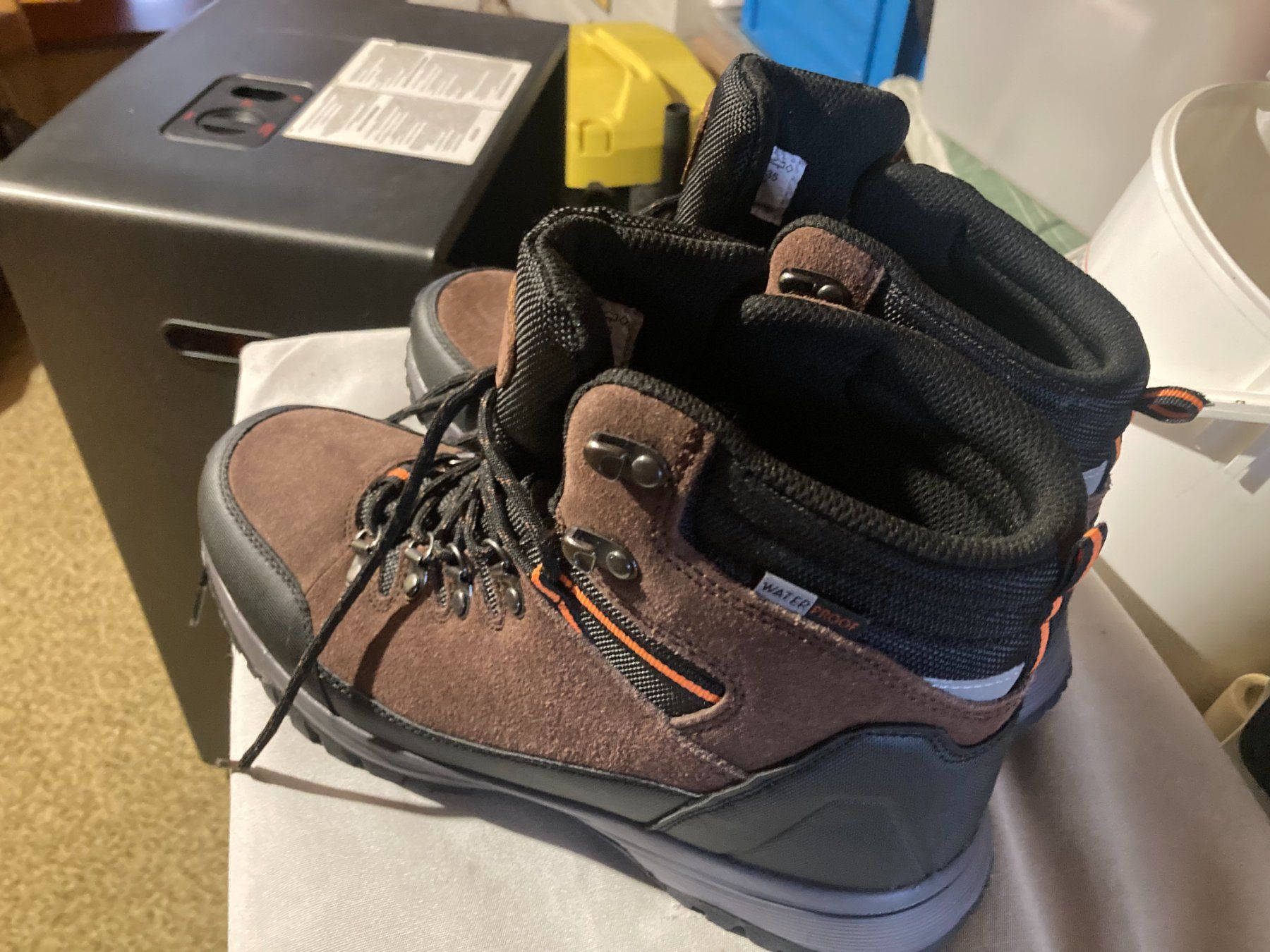 Herrenschuhe: Wanderschuhe Grösse 42 – Neu (gemäss Beschreibung) aus Marbach LU von Hoheduene 1