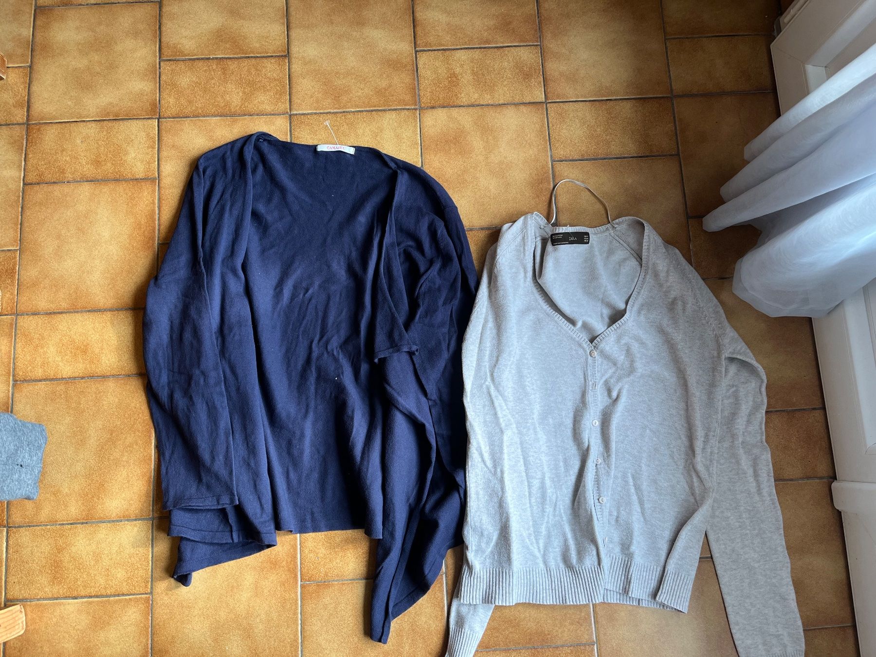 Kleiderpakete: Lot 7 habits Taille M Mel – Gebraucht aus Veyrier von kimedovapa 1