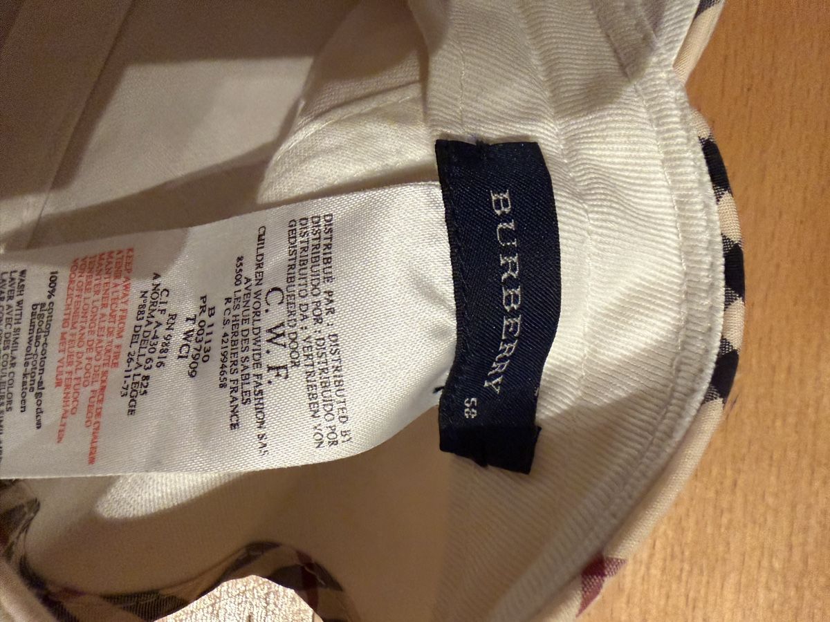 Burberry Copricapi, berretti & cappellini: Burberry Cap weiss mit Karo Grösse 52 – Usato da kloten venduto da domireto 2