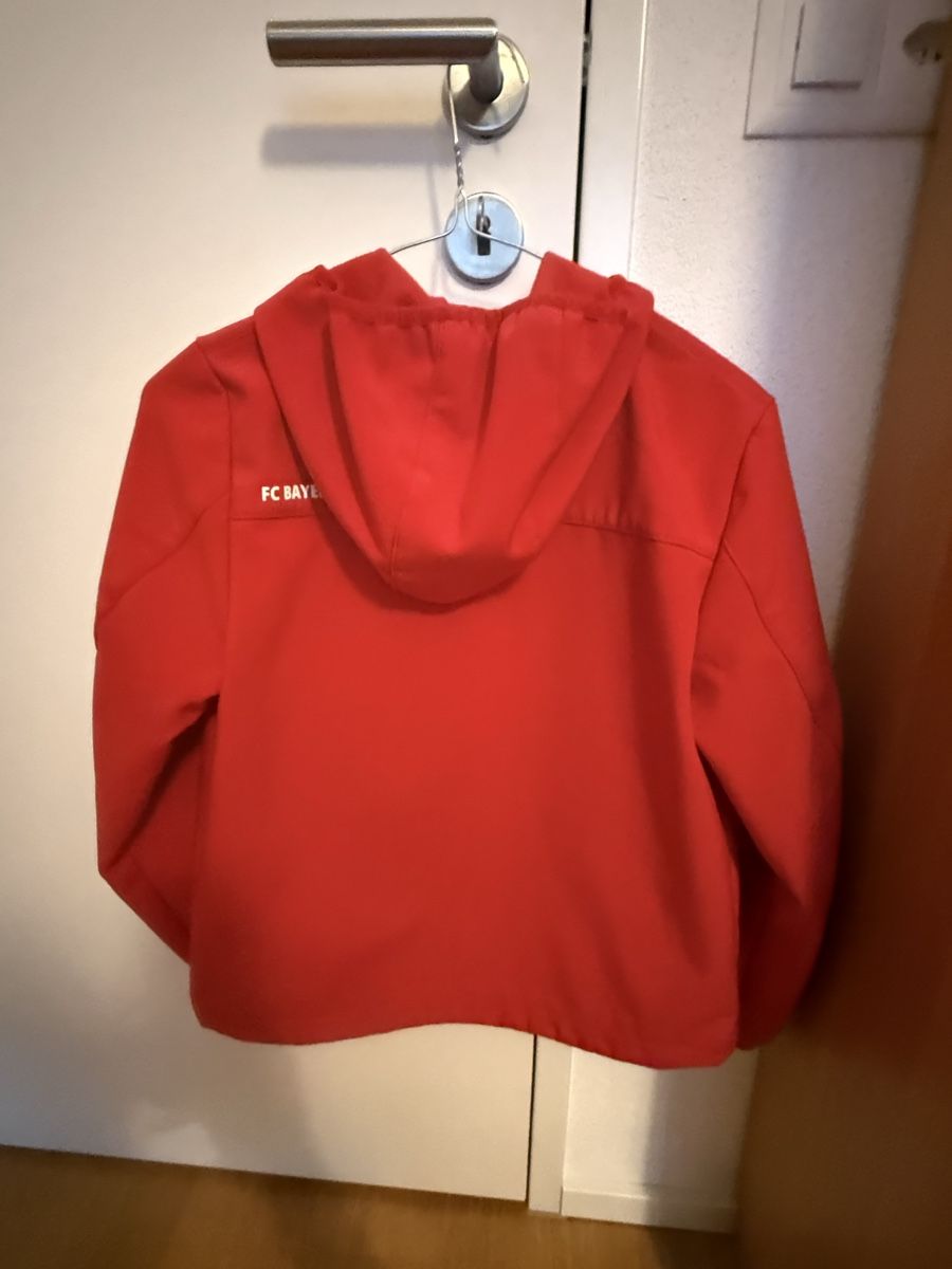 Bayern München Jacken & Mäntel: FC Bayern Munich Softshell Jacket Red Size 140 – Gebraucht aus Zug von patrickp999 2