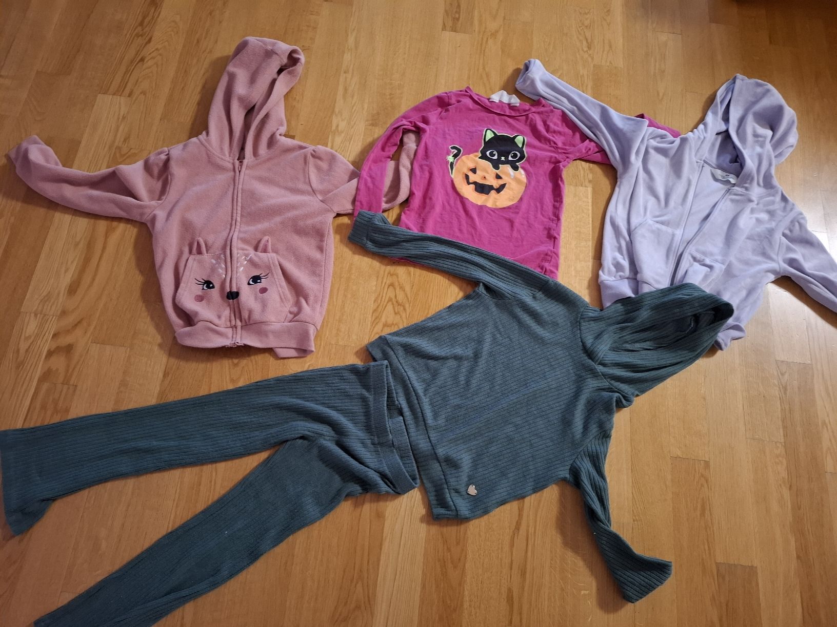 Ensembles coordonnés: Mädchen Kleiderpaket, Grösse 122  – D'occasion à Baar par Jhonny18