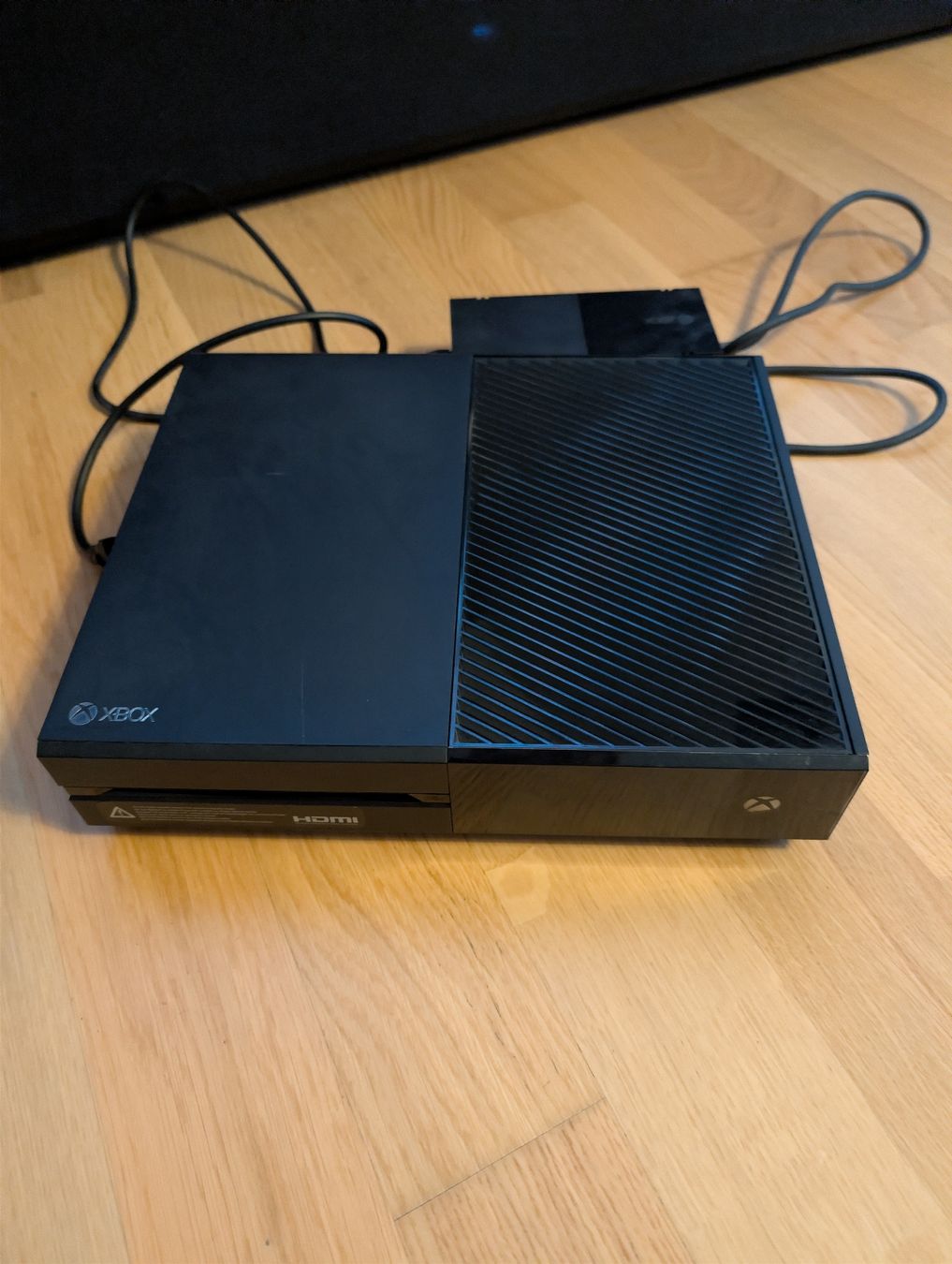 Microsoft Console: Xbox One mit 4 Controller und Spielen – Usato da Uster venduto da Jaschoo