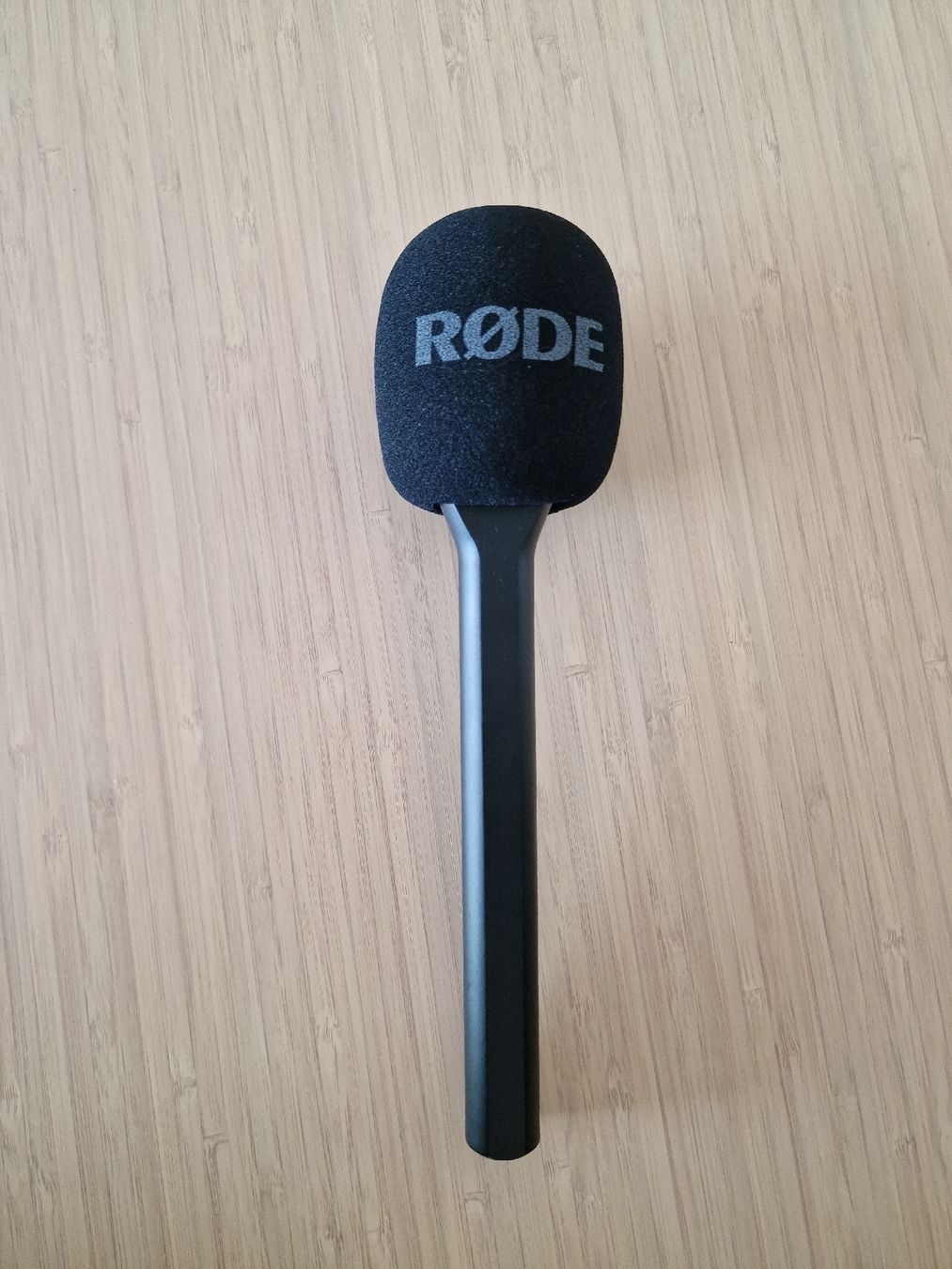 Røde Microfoni: Rode Mikrofon Griff mit Windschutz schwarz gebraucht – Usato da Basel venduto da Bakuda