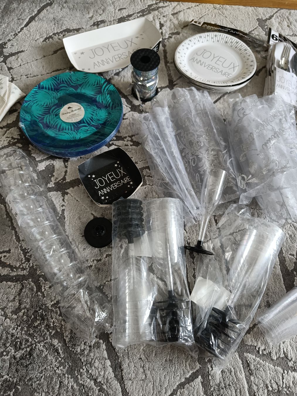 Tutte le decorazioni: Verkaufe ein riesiges Party-Set! – Nuovo e nell'imballaggio originale da Reinach BL venduto da wphuli 1