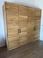 Hochwertiger Kleiderschrank aus Massivholz