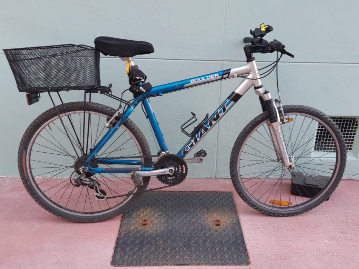 Giant Biciclette: Giant Boulder da uomo con cestino, perfetta per la città 26' – Usato da Neuchâtel venduto da dav_8kpp